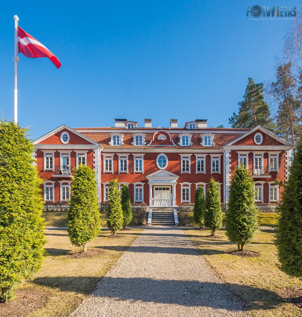 "Rakstnieku nams"